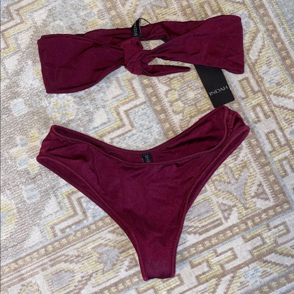 Indah Bikini - image 2